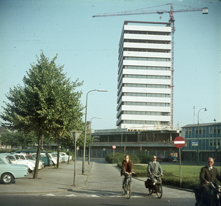 119652 Gezicht op het in aanbouw zijnde kantoorgebouw van de Zwolsche Algemene Verzekeringsmaatschappij (Oudenoord 33) ...